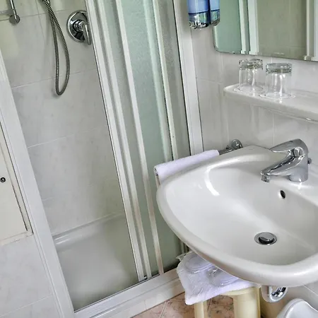 Zima Hotel 3*